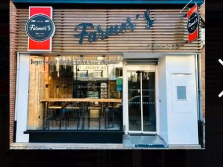 fast foot lens centre a côté du stade