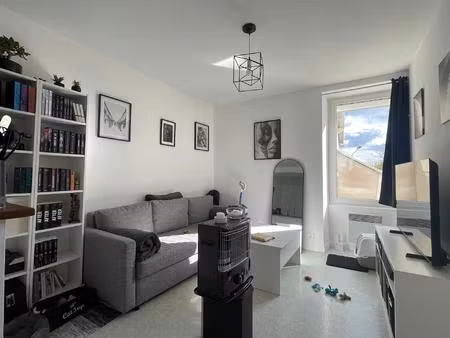 à seulement 8 minutes du centre de nantes – appartement t2 avec vue sur la loire