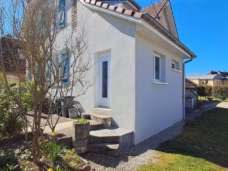 maison individuelle de type 6 avec garage.