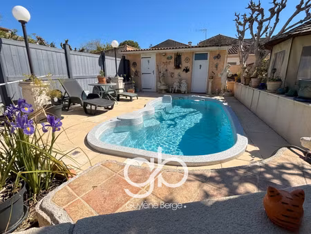 maison de plain-pied de 79 33 m2 avec piscine et véranda c