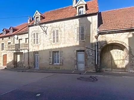 maison à rénover vitteaux de 160 m² avec jardin