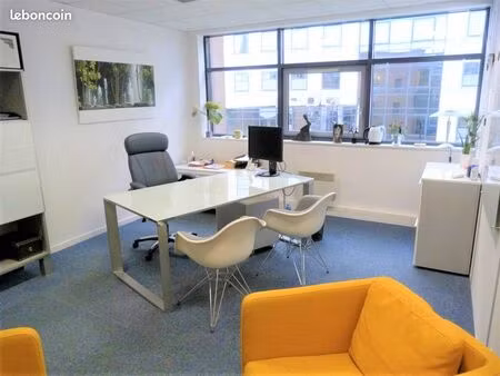 bureau moderne lumineux métro/tramway