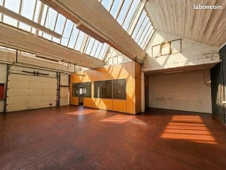 local d'activités de 130 m² avec bureau en rdc