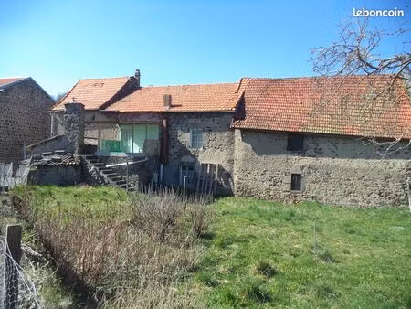 corps de ferme à rénover – 139 m² – 6 chambres – 2 granges – terrain 1200 m² – four à pain