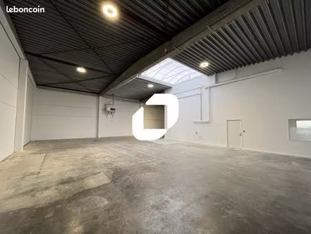 local d'activité 1 820 m²