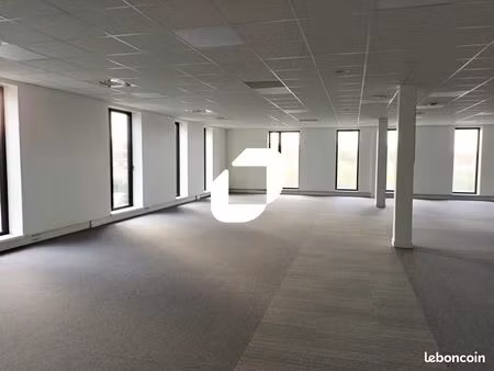 bureaux 1 072 m²