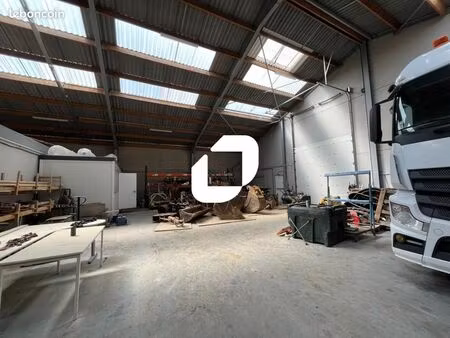 local d'activité 1 150 m²