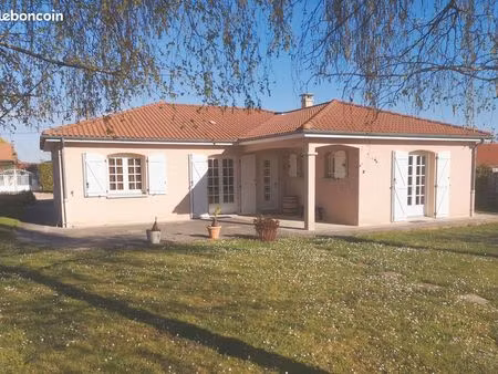 maison plain-pied 96 m² – terrain 1 300 m² – grand garage 48 m² – aigueperse