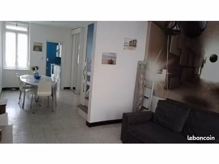 agréable petite maison t4 avec jardin  a 7 min a pied de la mer et a 2 pas de toutes commo