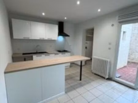 maison semi-mitoyenne tout confort entièrement rénovée à sin le noble