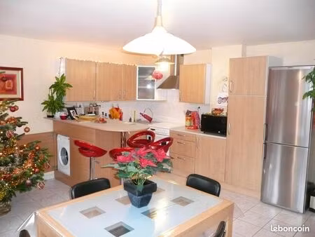 très beau t3 68m2  premier étage maison avec balcon terrasse sud