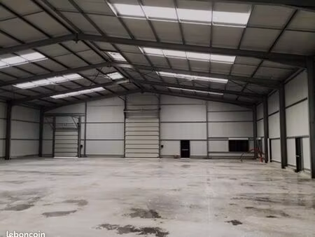 local hangar depot 150m2