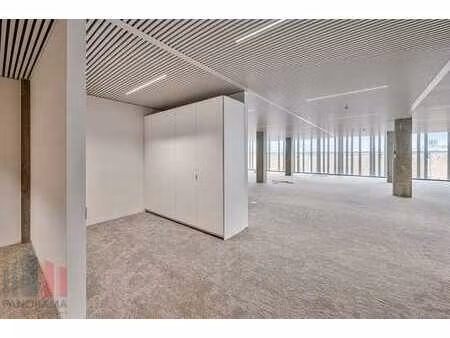 309 m² high-end kantoren op toplocatie langs de e40 te oo...