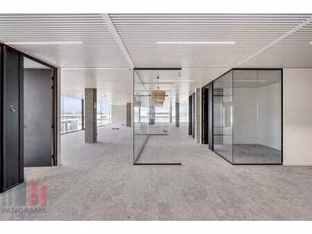 632 m² high-end kantoren op toplocatie langs de e40 te oo...