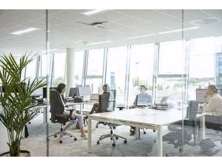 bureaux multiservices à louer au planet group arena de gand