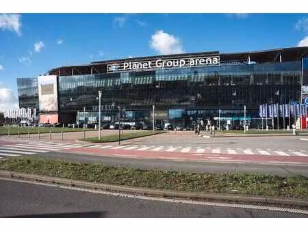 bureaux multiservices à louer au planet group arena de gand