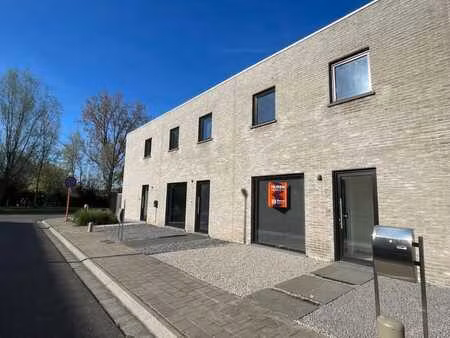 maison prête à emménager au cœur de heule avec 3 chambres.