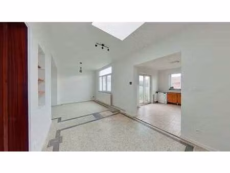 jolie maison rénovée dans une rue calme à lessines