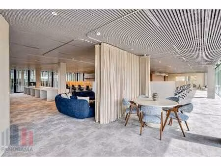 532 m² high-end kantoren op toplocatie langs de e40 te oo...