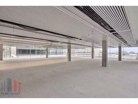 754 m² high-end kantoren op toplocatie langs de e40 te oo...