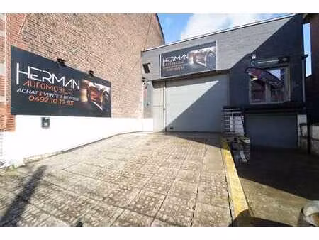 très bel entrepôt sécurisé de 244m² idéalement situé