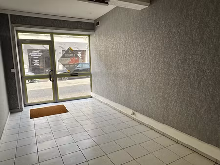 location locaux professionnels 45 m² à beaujeu (69430)  500 €