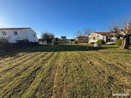 terrain 739 m² saujon