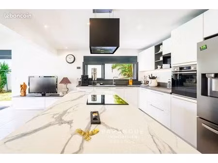 villa 6 pièces 185 m²