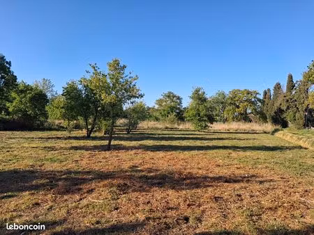 terrain de 916 m² à l'entrée du soler
