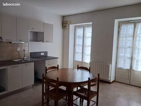 a louer st-chély appartement 3 pièces meublé en centre-ville