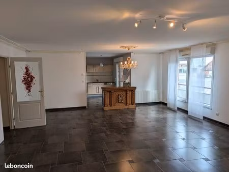 très bel appartement t4