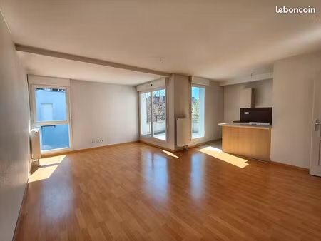 f3 lumineux de 70.72m² avec balcon et garage