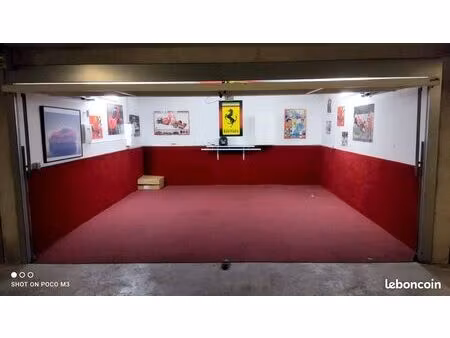 a louer grand double garage sécurisé avec électricité centre ville de st laurent du var