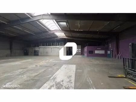 local d'activité 4 405 m²