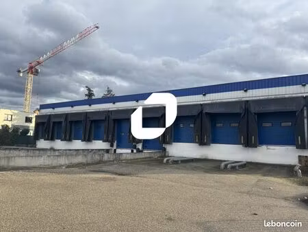 local d'activité 1 958 m²