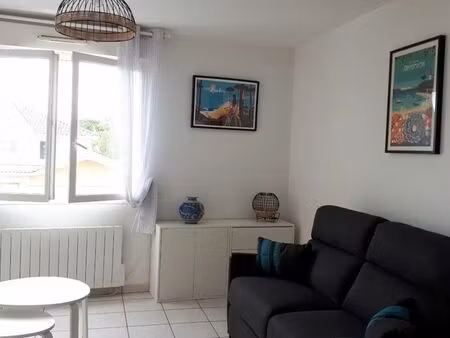 location studio meublé