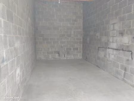 garage à louer touvent