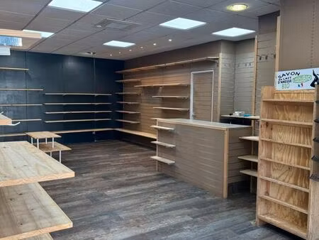 local commercial rénové - au coeur du village d'arrens marsous - axe principal