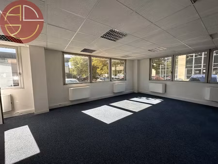 location locaux professionnels 3 pièces 83 m² à labège (31670)  1 003 €