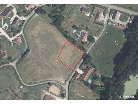 terrain plat et tranquille 2000 m2