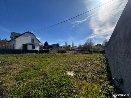 terrain plat de 961m2