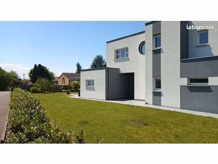 ? maison contemporaine récente 150 m²