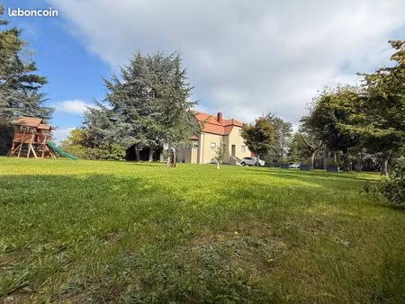 maison 8 pièces 215 m²