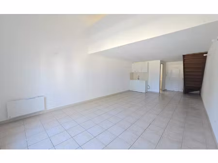 location appartement  43.8 m² t-2 à saint-martin-de-crau  769 €