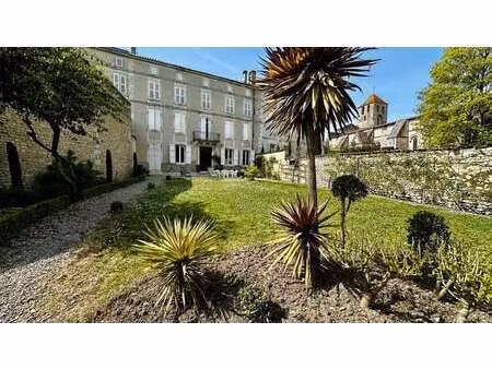 vente maison à barbezieux-saint-hilaire (16300) : à vendre / 380m² barbezieux-saint-hilair