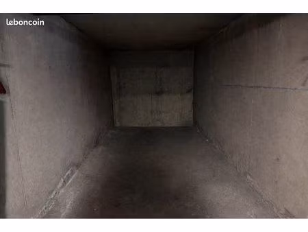 garage fermé – accès facile