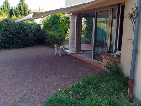 maison familiale avec piscine et appartement