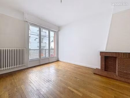 appartement 3 pièces avec balcon – centre-ville d’elbeuf