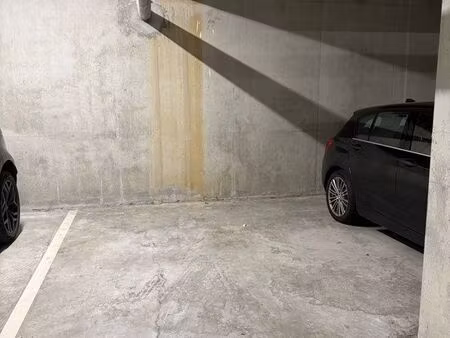 rive droite place de parking sous sol sécurisé