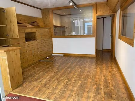 local commercial grande rue moutiers